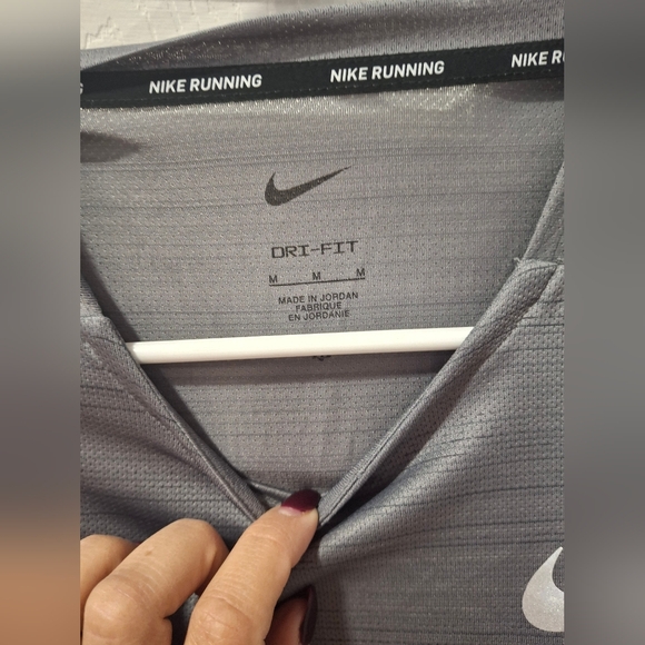 Nike Men's Gray T-Shirt - Picture 4 of 4